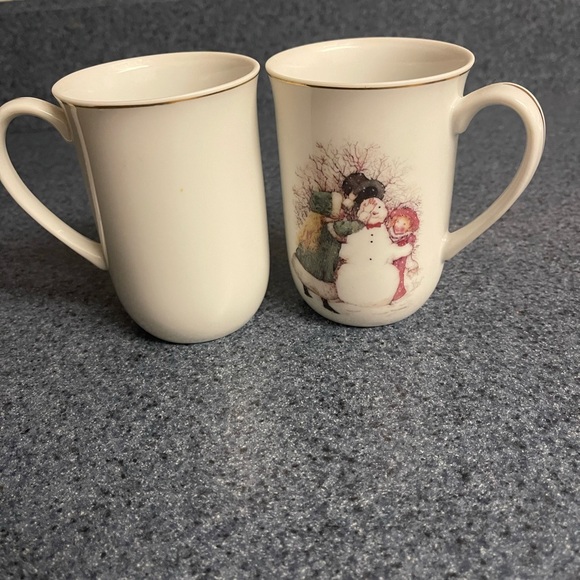 Designer's Collection by HOLLY HOBBY set of Tea / Coffee Mugs Christmas Keepsake - Picture 7 of 8